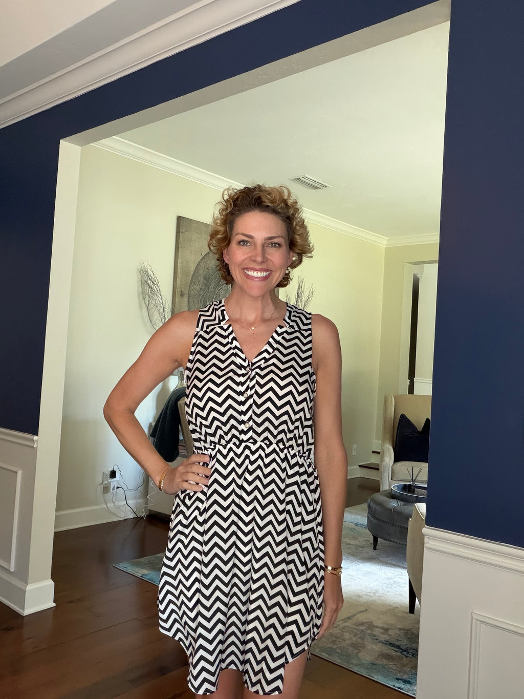 Everly Sleeveless Chevron dress Black & White Size Medium