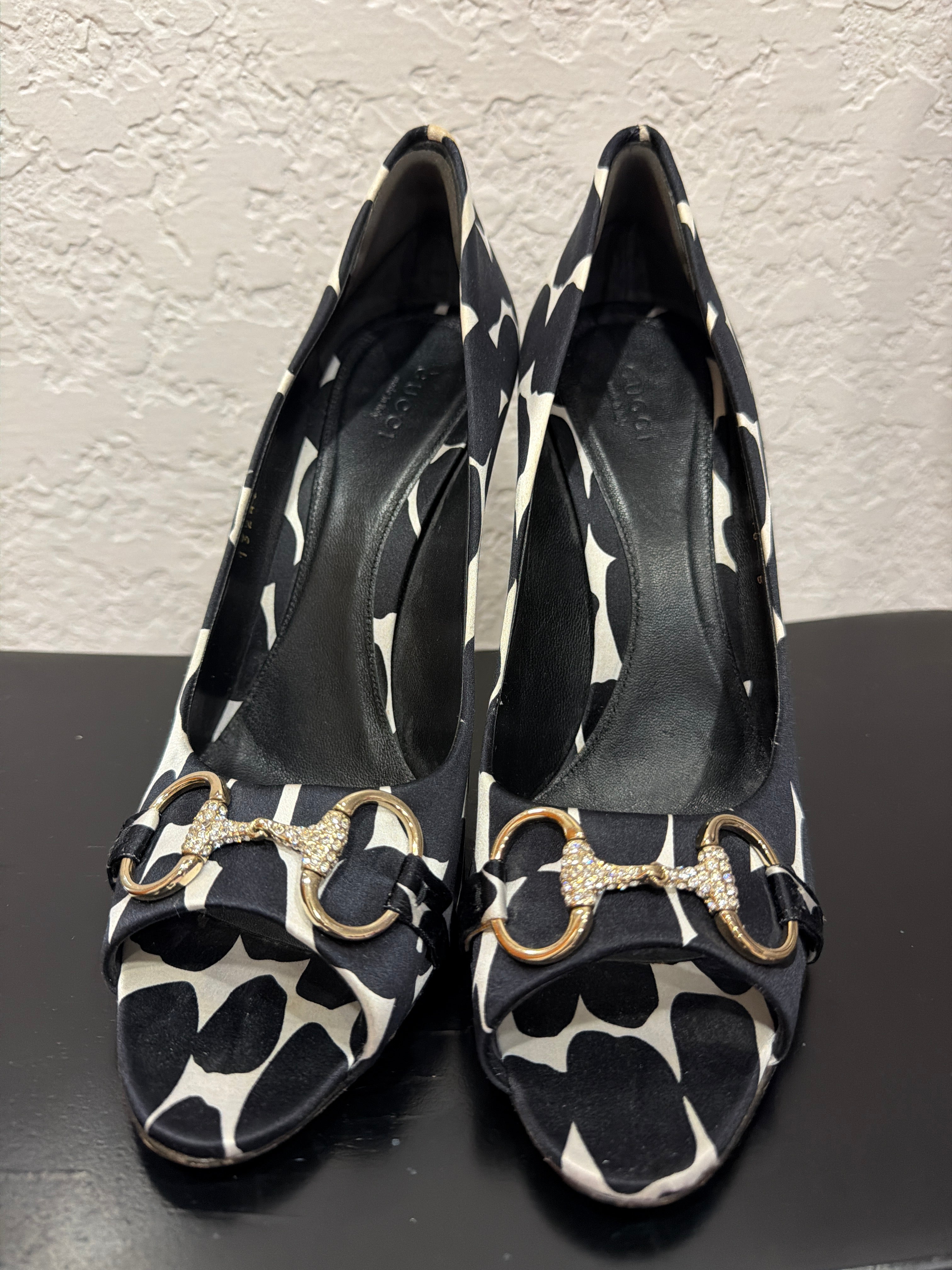 Gucci Horse bit Satin Pumps - size 10B