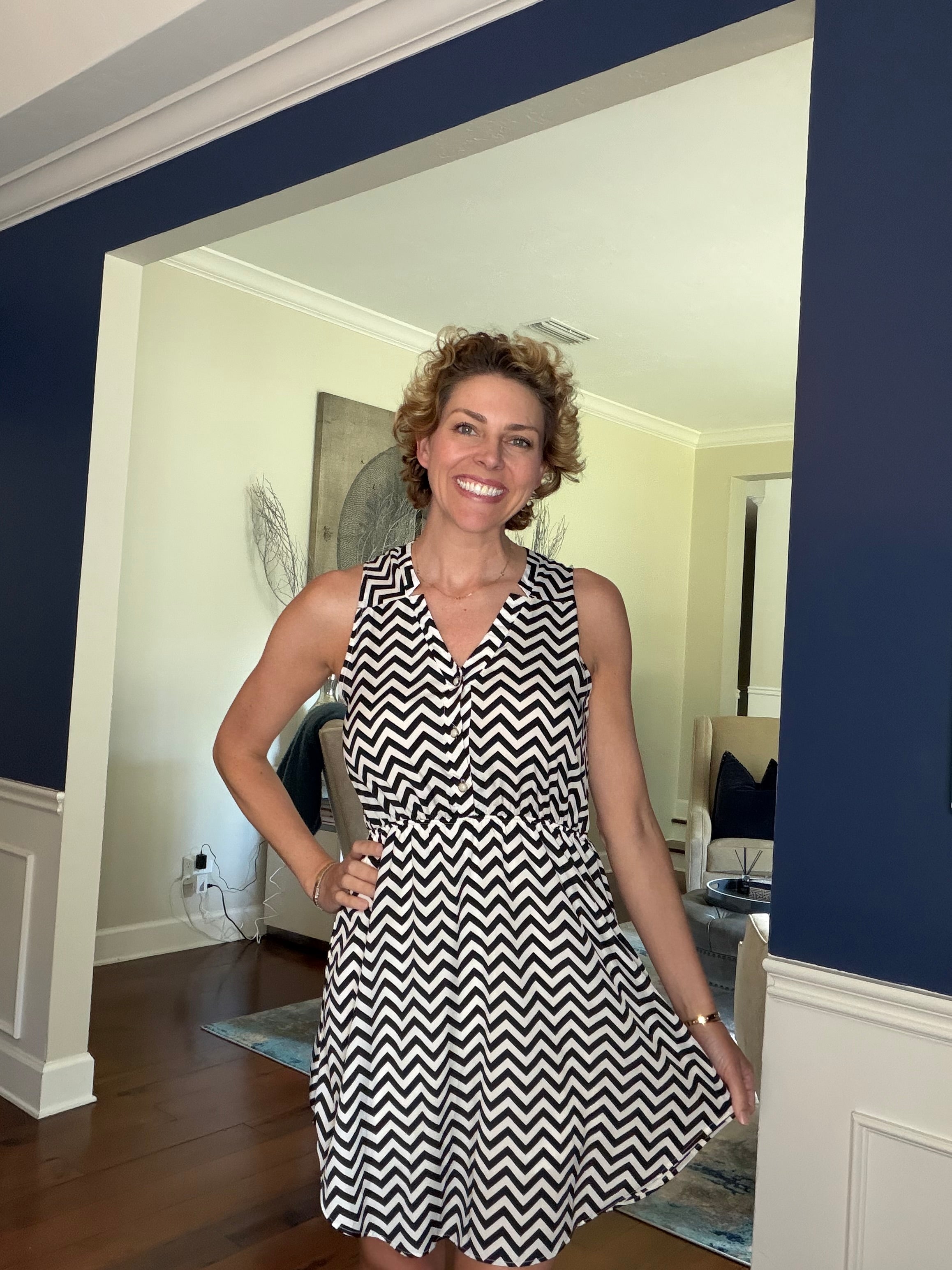 Everly Sleeveless Chevron dress Black & White Size Medium