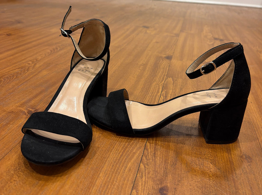 A New Day Black Suede Kitten Heels Size 6.5