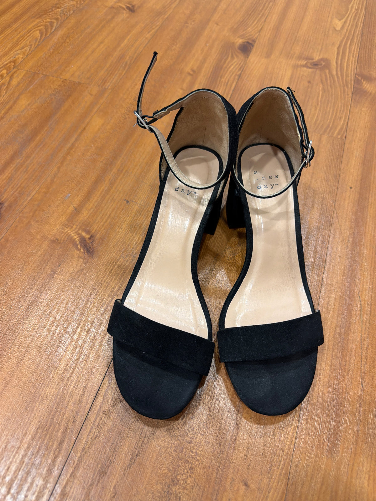 A New Day Black Suede Kitten Heels Size 6.5