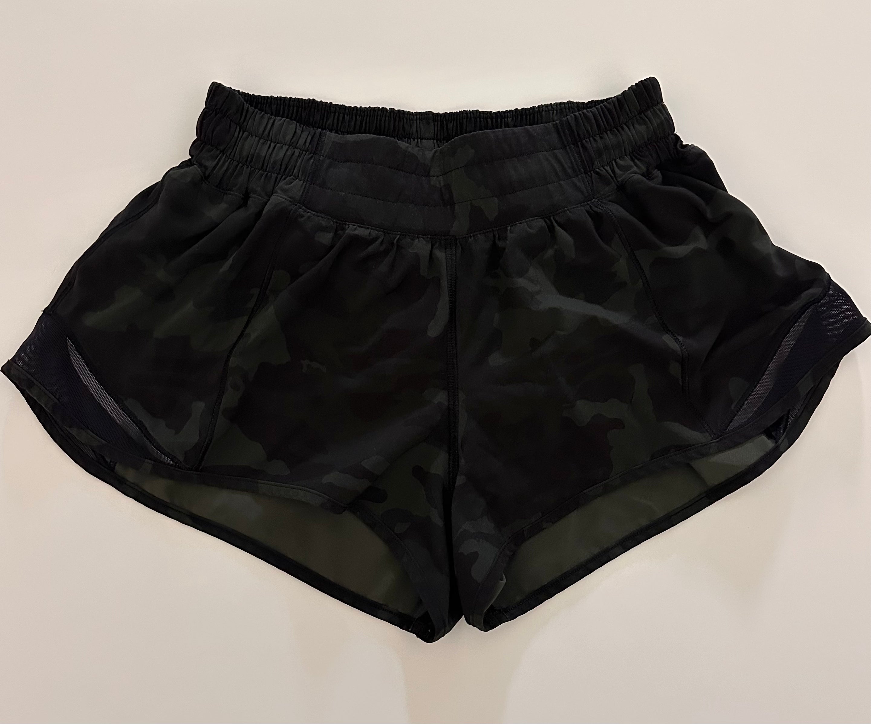 LULULEMON HOTTY HOT SHORTS (size says 4, but measures size 2) - dark green camo
