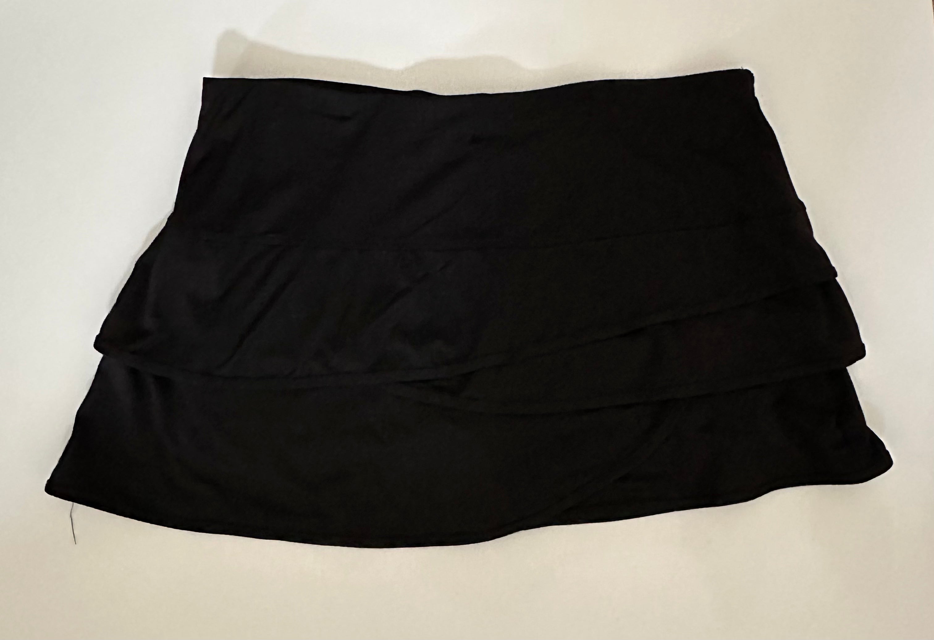 LUCKY IN LOVE TENNIS SKIRT (medium/large) black