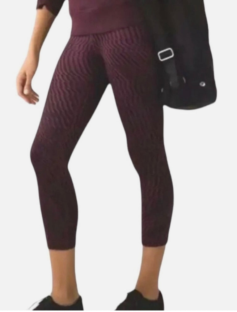 Lululemon Wunder Under Crop- size 6