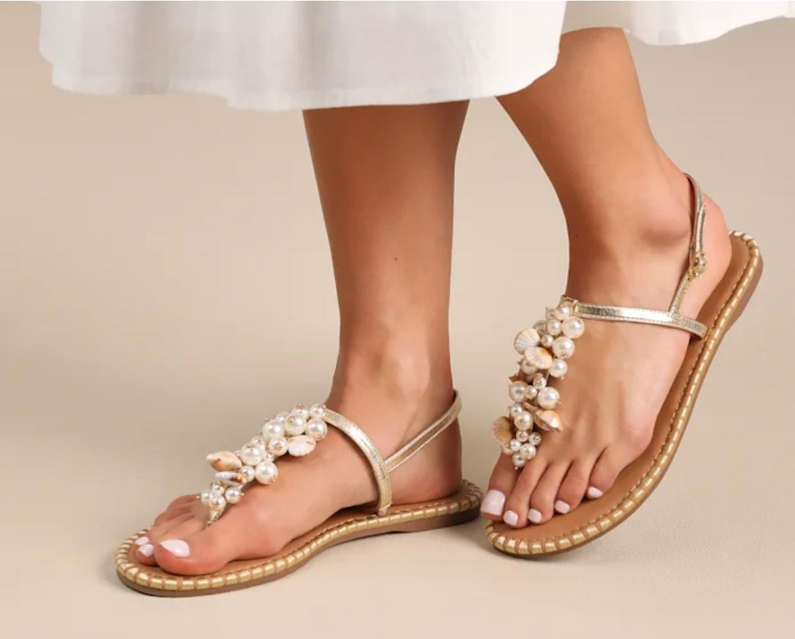 Jessica Simpson Bryella Shell Sandals NWOT - size 9.5