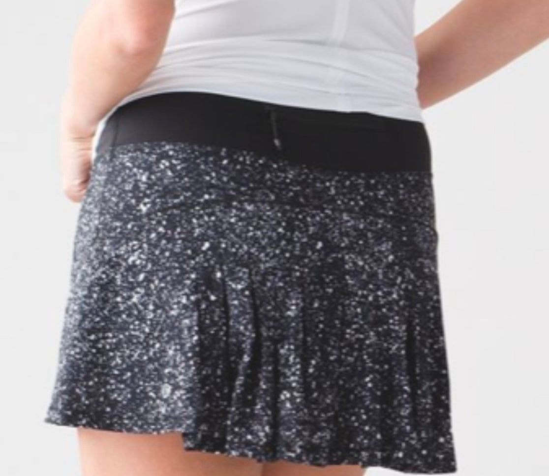 Lululemon Circuit Breaker Skirt- size 6