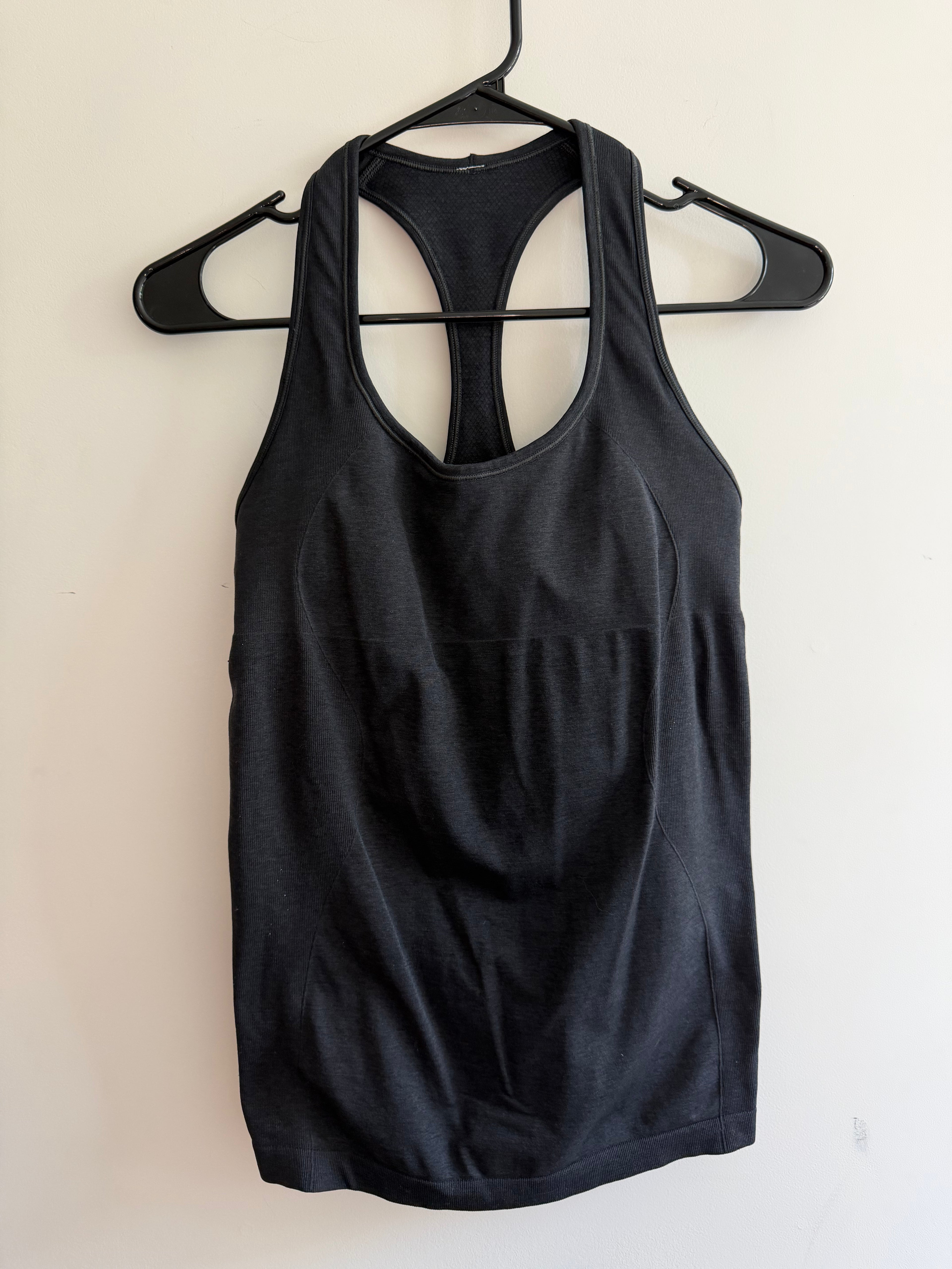 Lululemon Racerback with Built In Bra - size 8 (Kim Chappell)