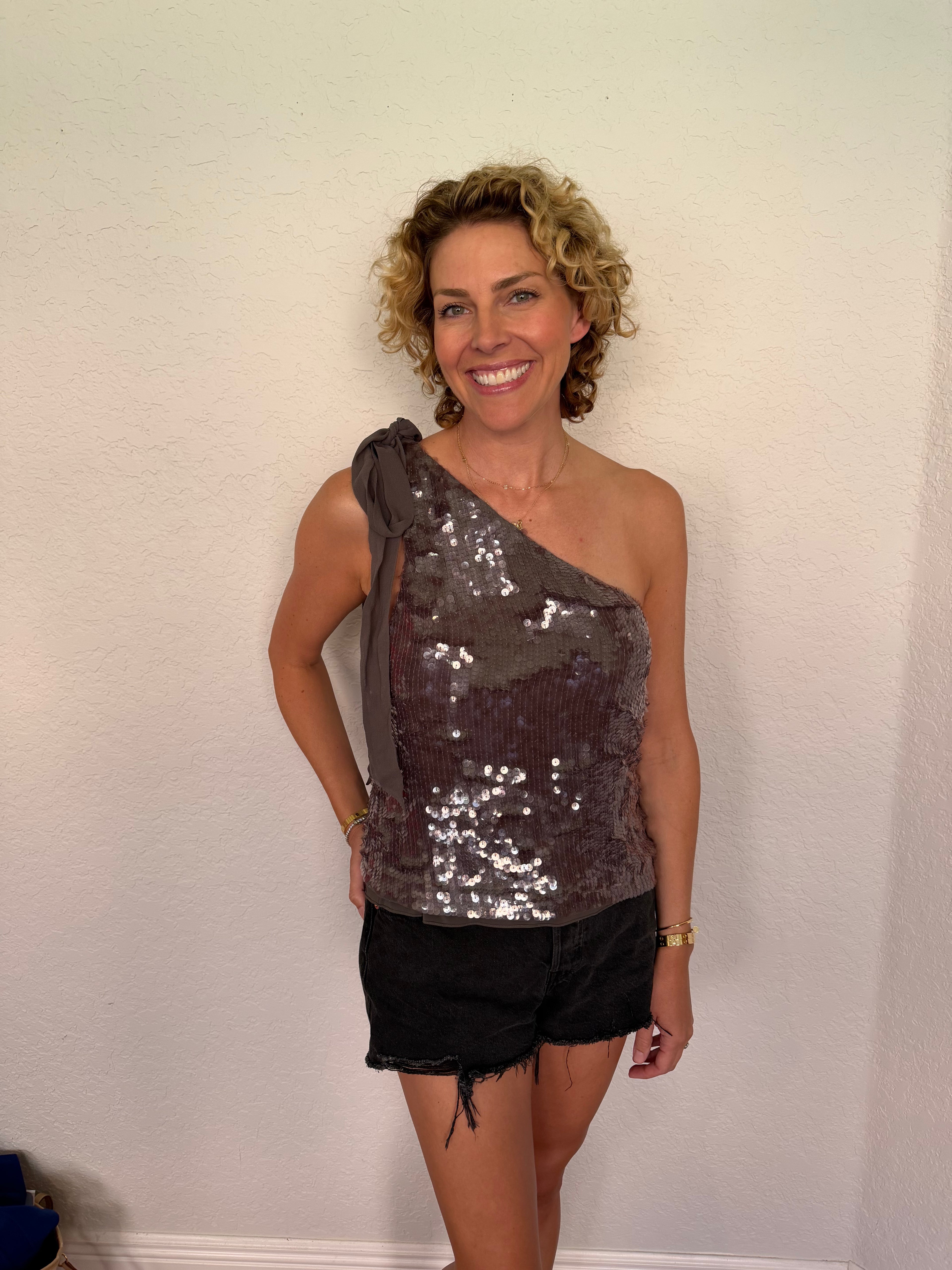 Alice + Olivia One Shoulder Sequin Top NWT - size medium